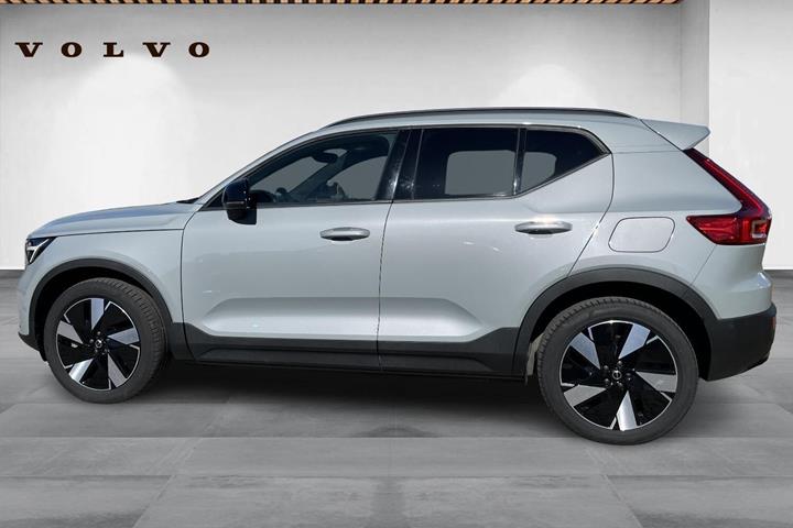 Grå Volvo EX40 fra 2025