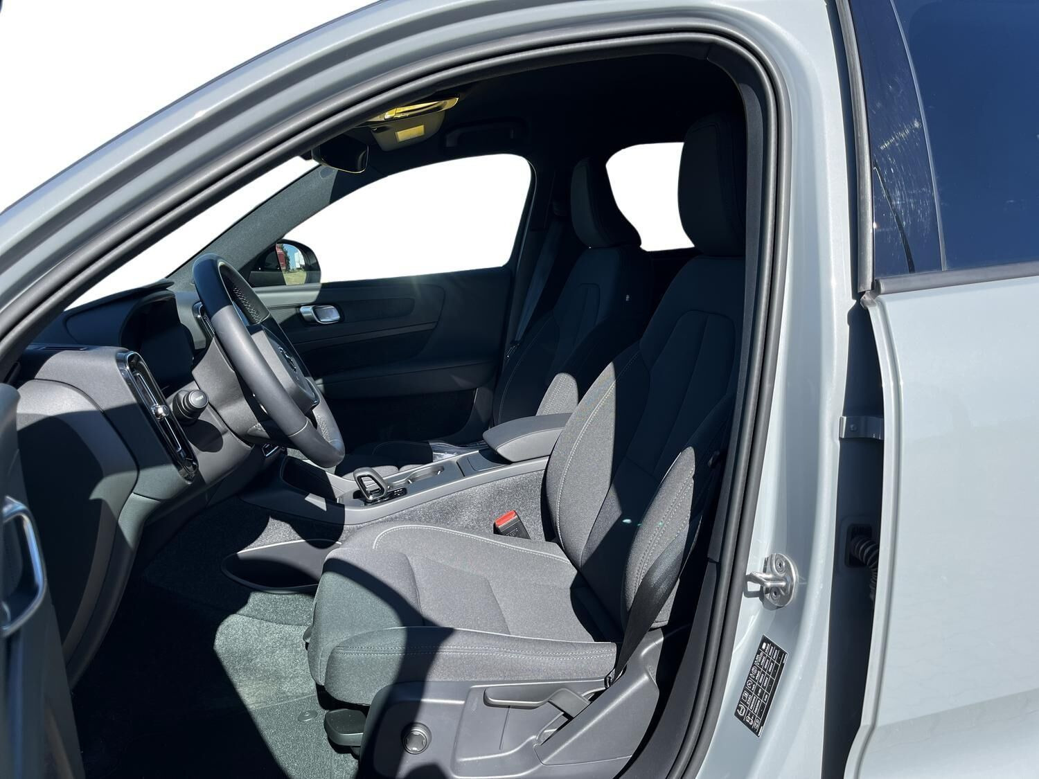 Grå Volvo EX40 fra 2025
