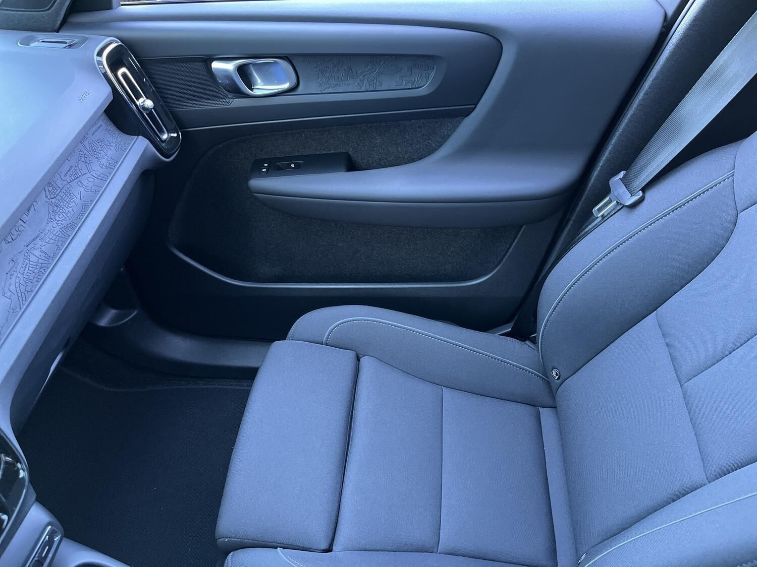 Grå Volvo EX40 fra 2025
