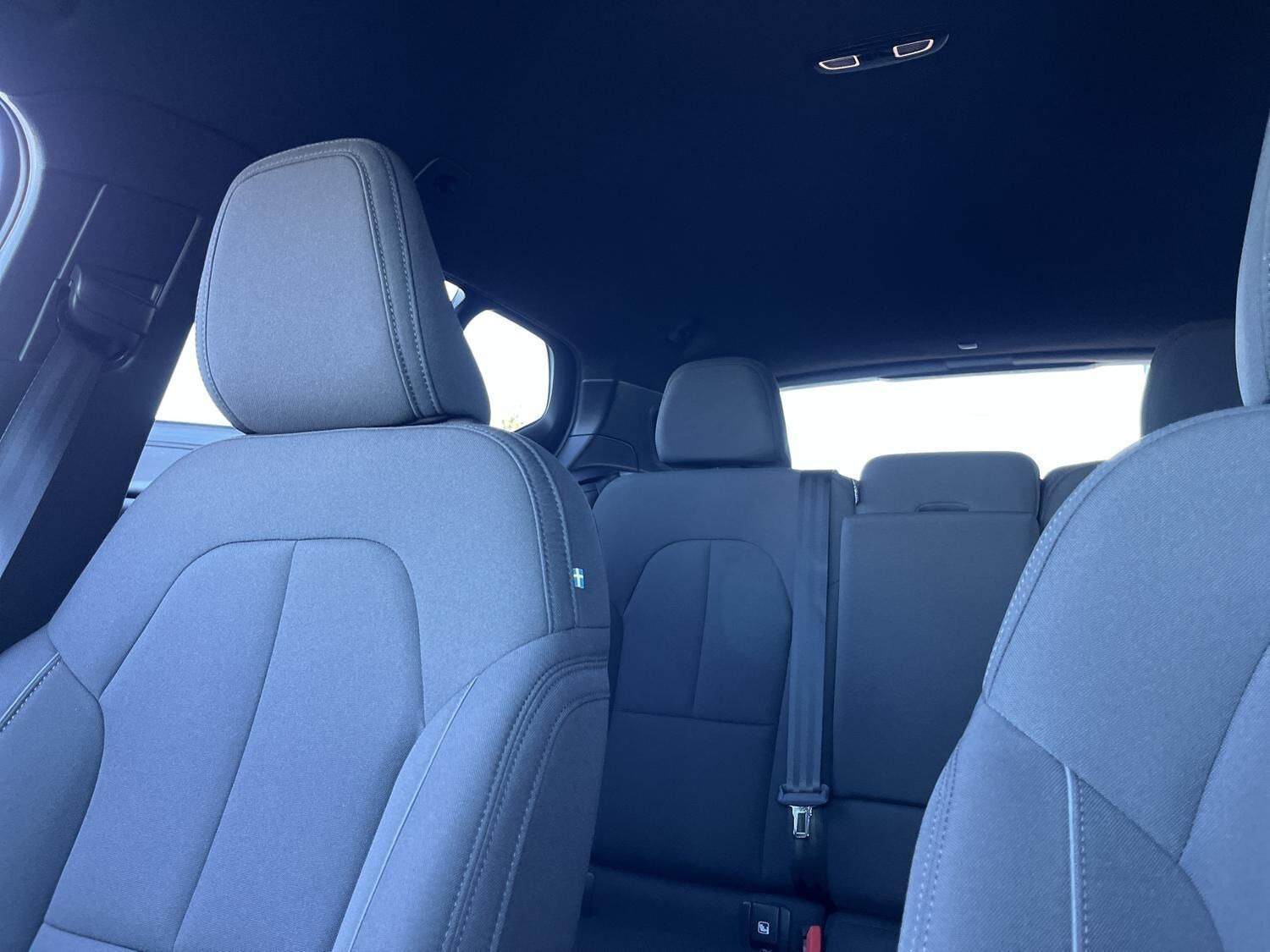 Grå Volvo EX40 fra 2025