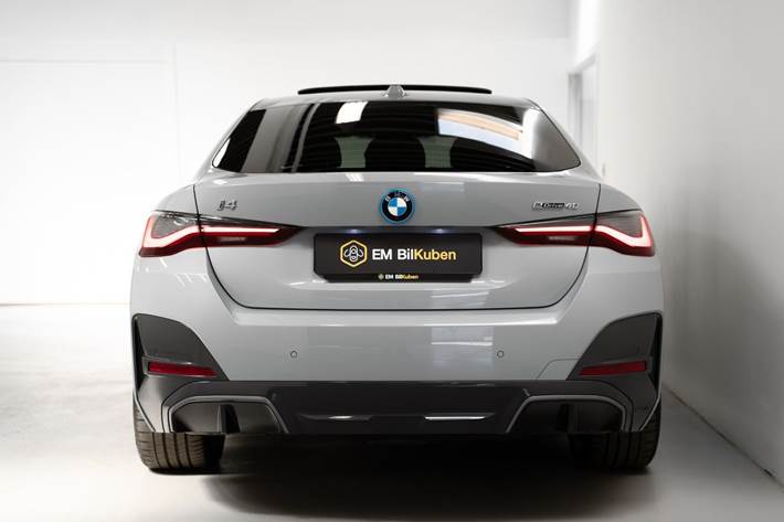 Rød BMW i4 fra 2022