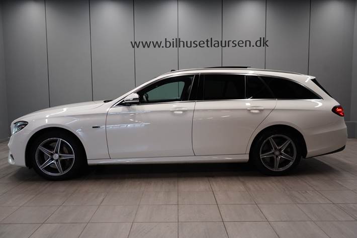 Hvid Mercedes E300 de fra 2019