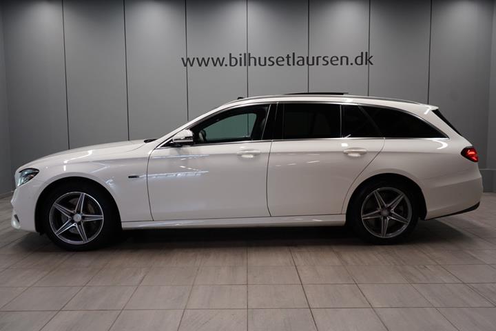 Hvid Mercedes E300 de fra 2019