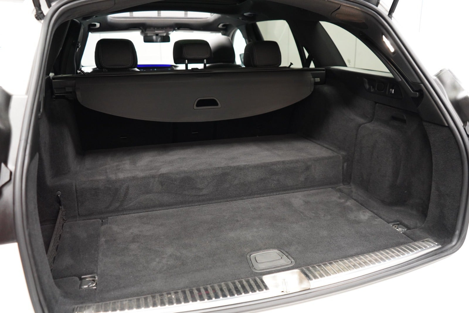Hvid Mercedes E300 de fra 2019
