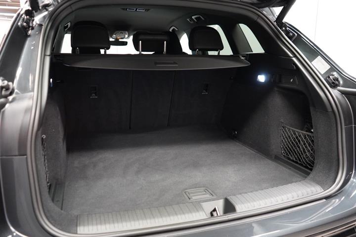 Grå Audi Q6 e-tron fra 2025