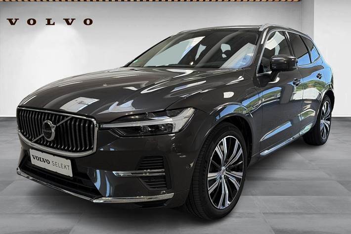 Beige Volvo XC60 fra 2023