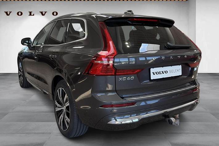 Beige Volvo XC60 fra 2023