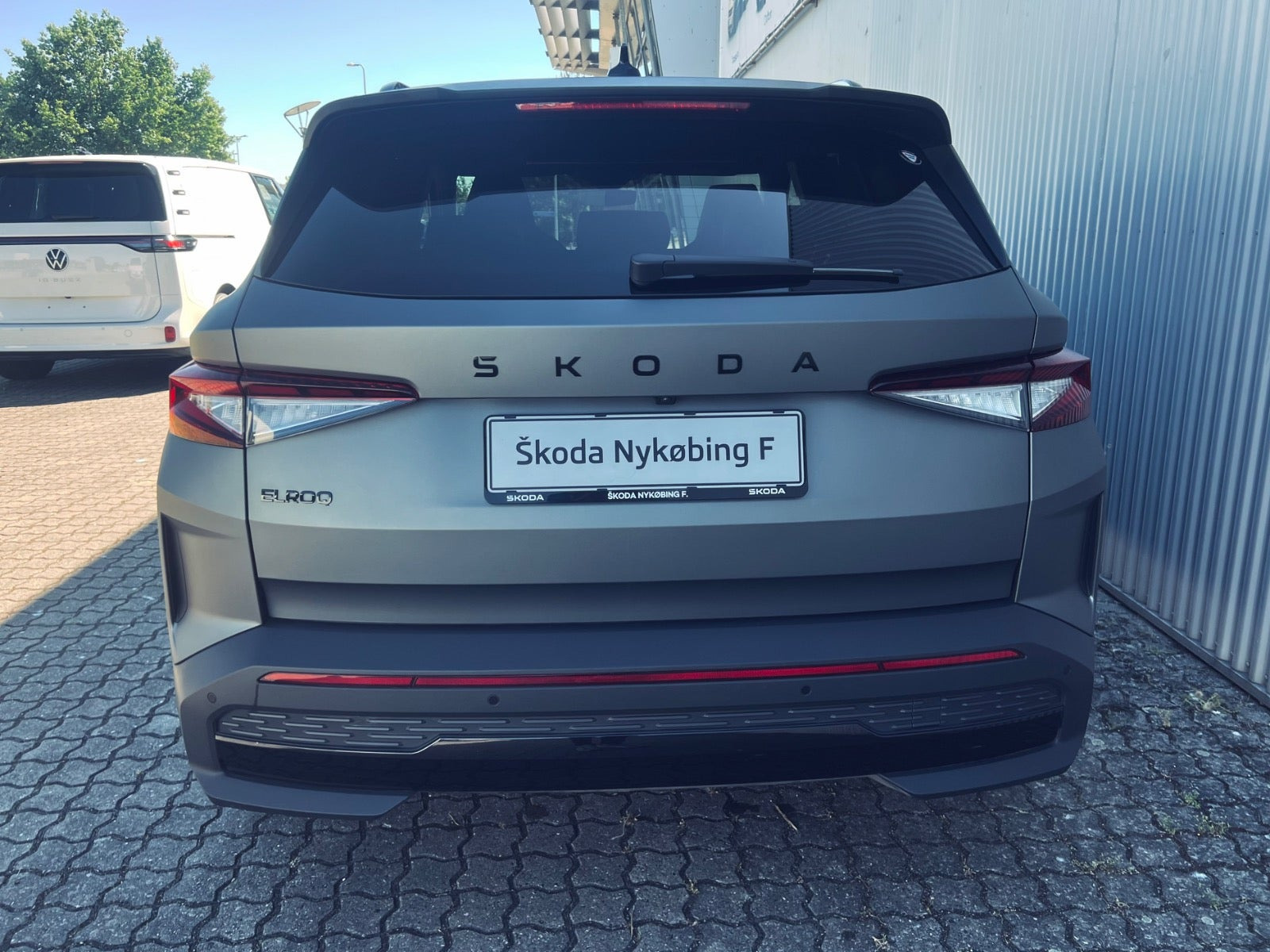 Grå Skoda Elroq fra 2026 set udefra