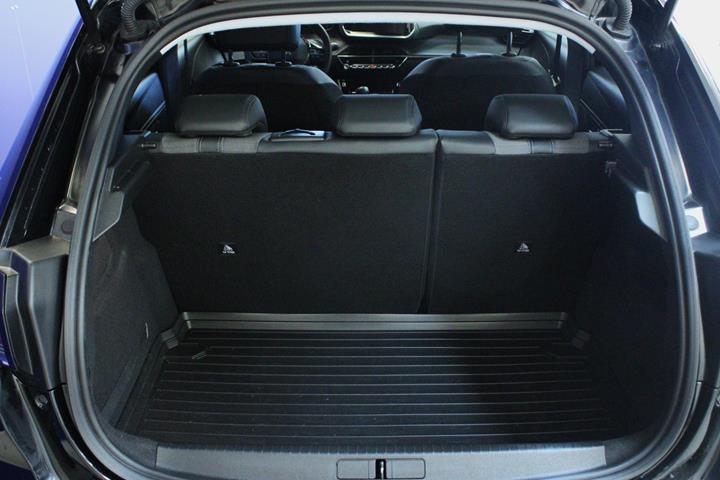Sort Peugeot 208 fra 2023