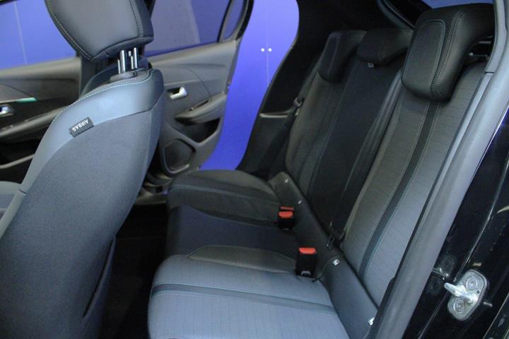 Sort Peugeot 208 fra 2023