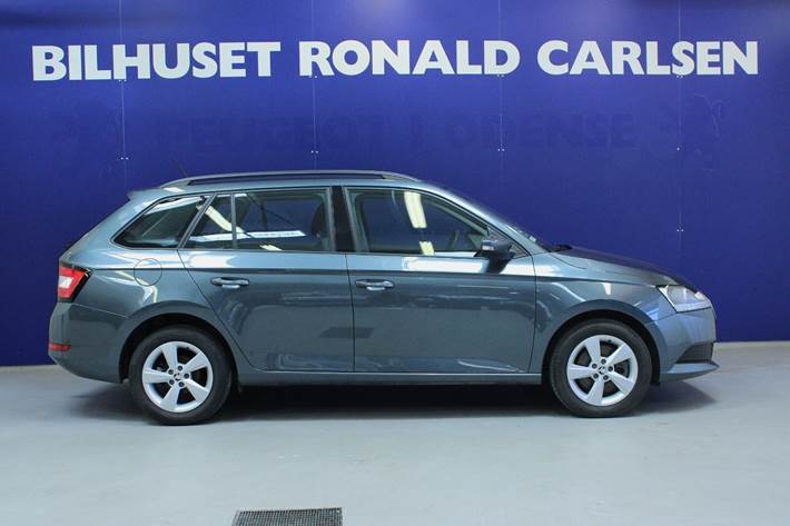 Grå Skoda Fabia fra 2019