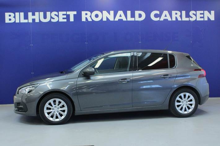 Grå Peugeot 308 fra 2019