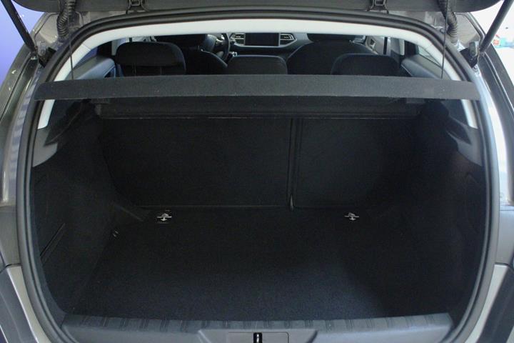 Grå Peugeot 308 fra 2019