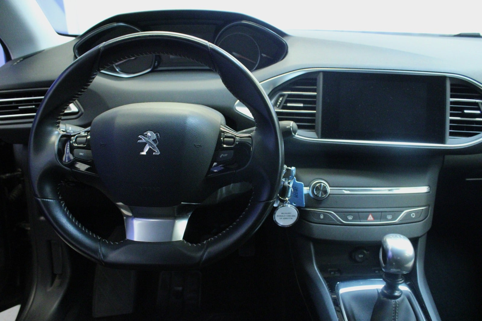 Grå Peugeot 308 fra 2019