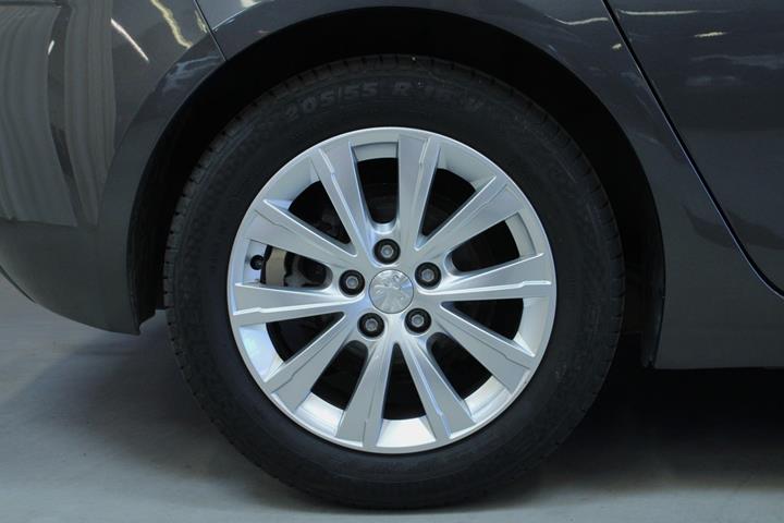 Grå Peugeot 308 fra 2019