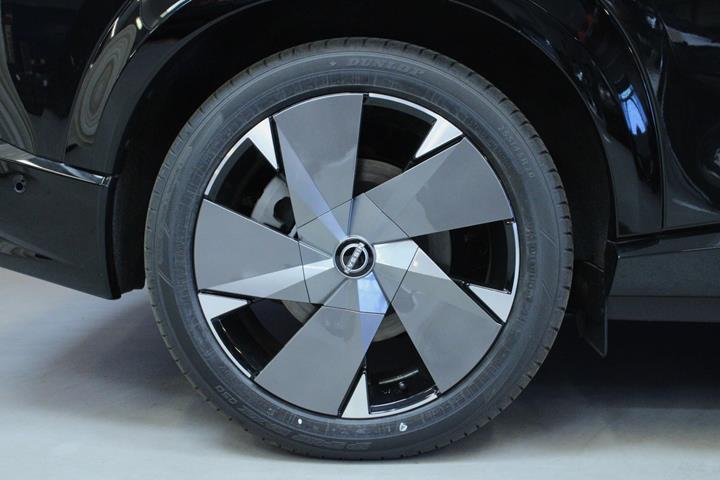 Sort Nissan Ariya fra 2025