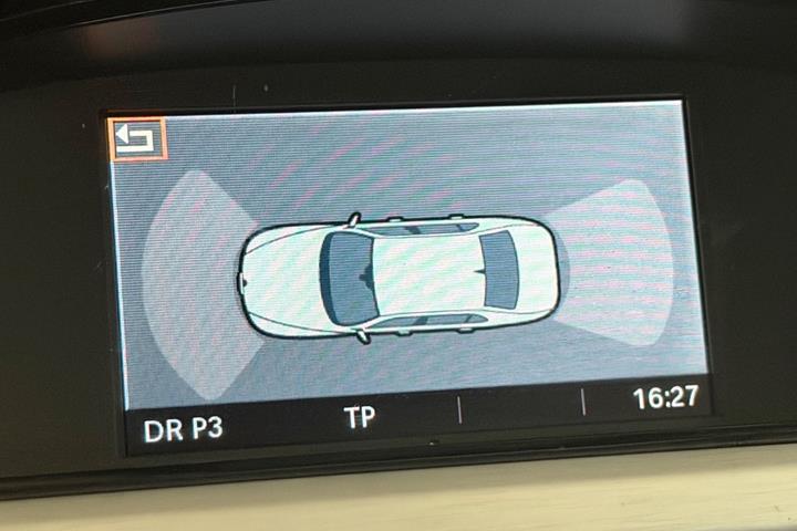 Grå BMW 520i fra 2008