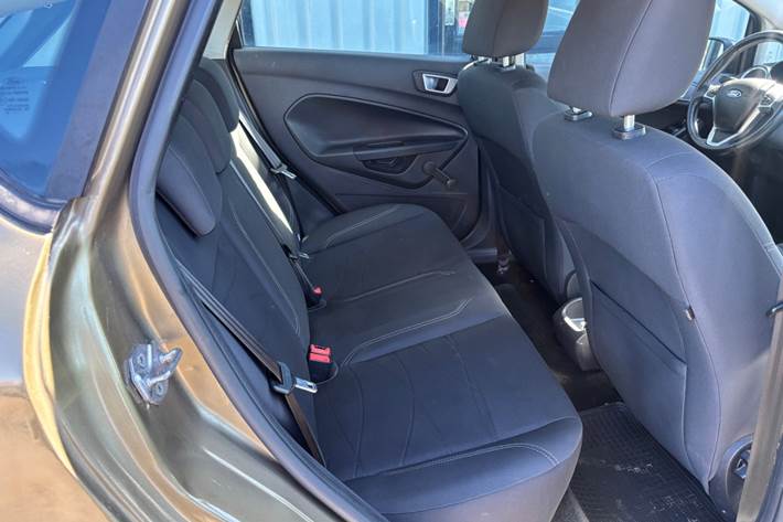 Gul Ford Fiesta fra 2014