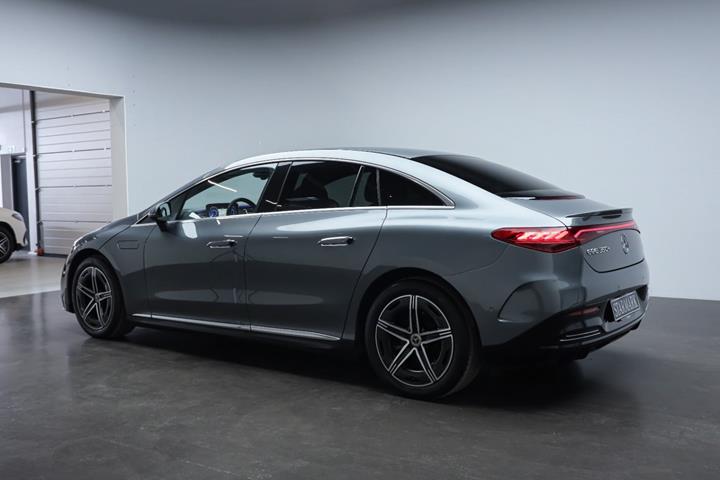Grå Mercedes EQE350+ fra 2022
