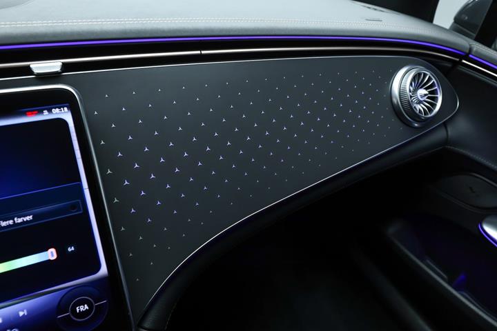 Grå Mercedes EQE350+ fra 2022
