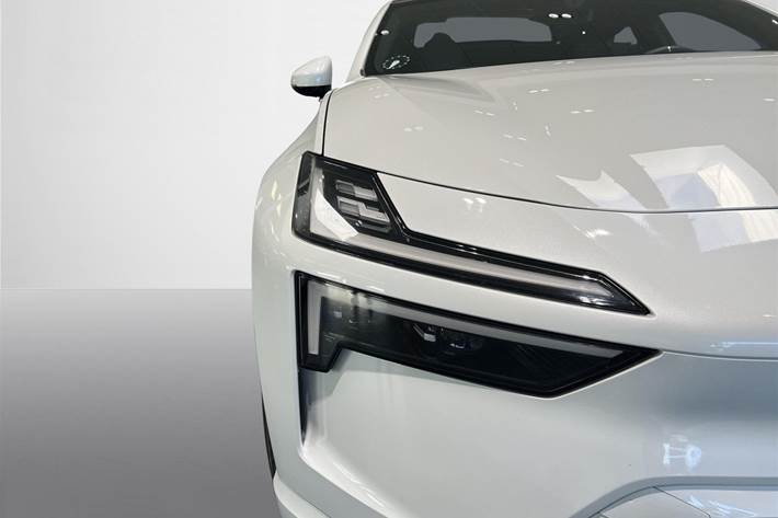 Hvid Polestar 4 fra 2026