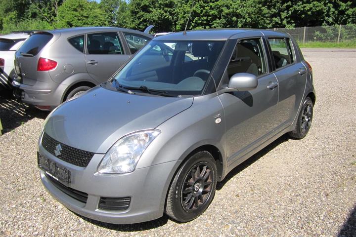 undefined Suzuki Swift fra 2008 set udefra
