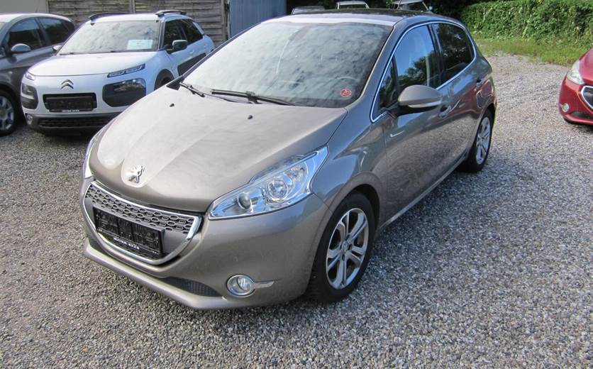 Peugeot 208 1,2 VTi Allure Sky 82HK 5d