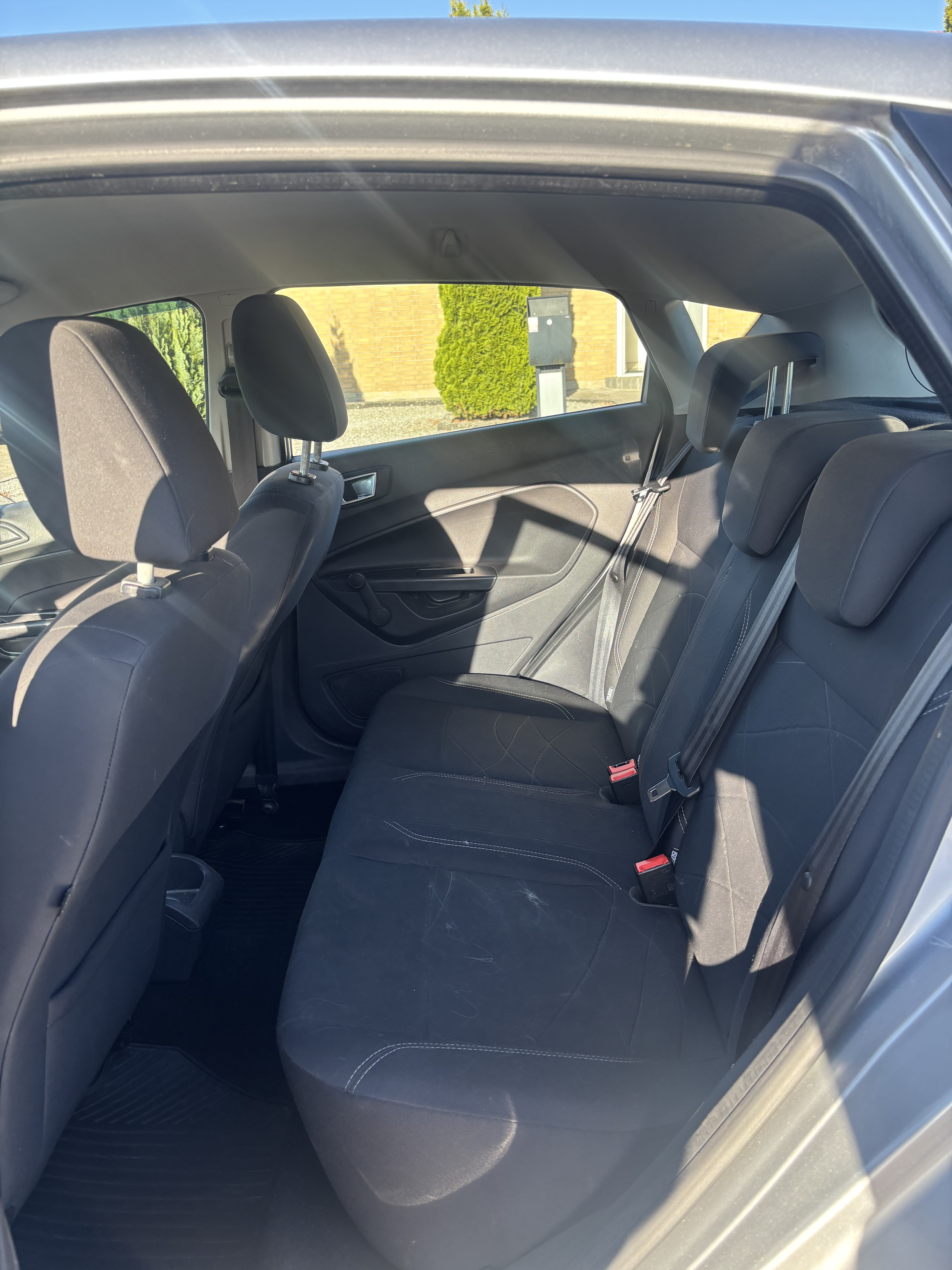 Grå Ford Fiesta fra 2013