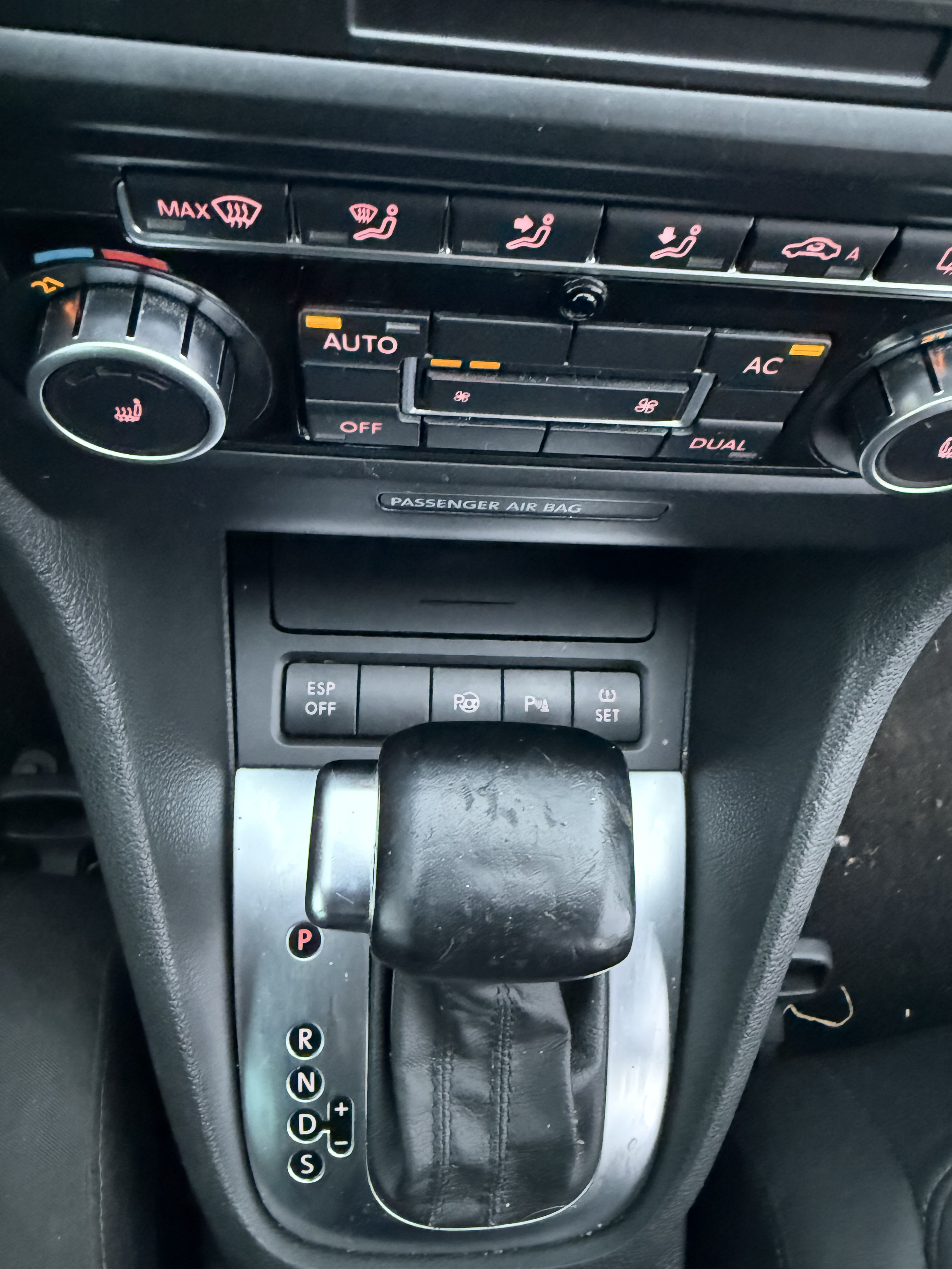 Grå VW Golf fra 2009