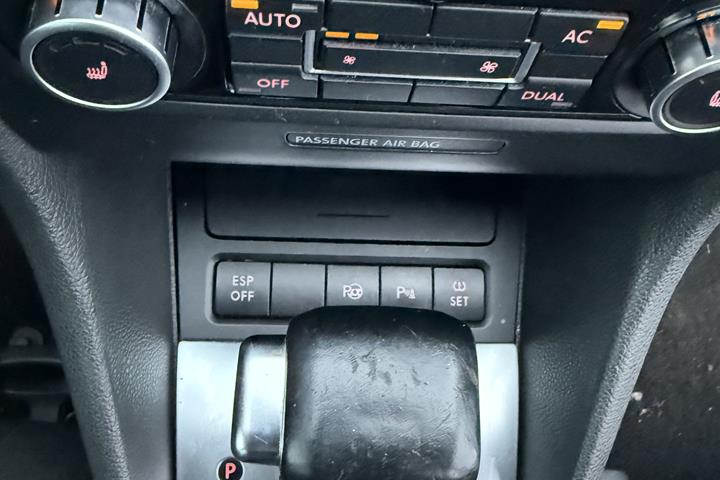 Grå VW Golf fra 2009