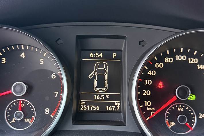 Grå VW Golf fra 2009