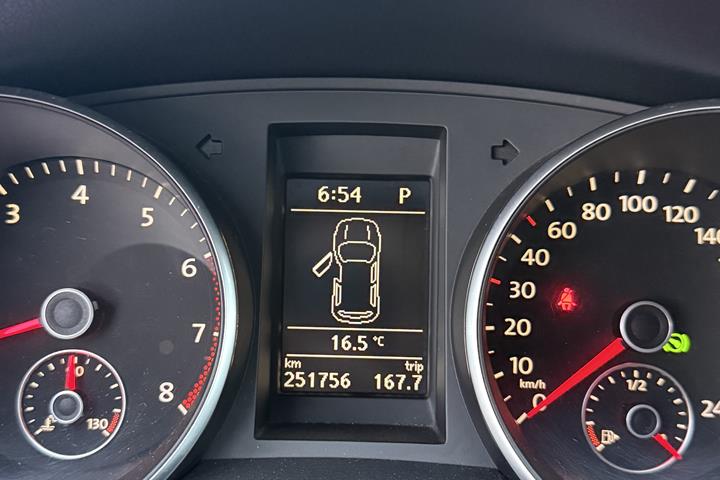 Grå VW Golf fra 2009