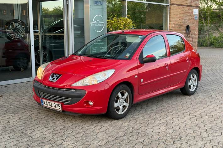 Rød Peugeot 206+ fra 2012