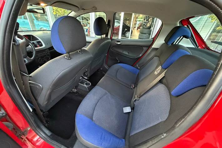 Rød Peugeot 206+ fra 2012