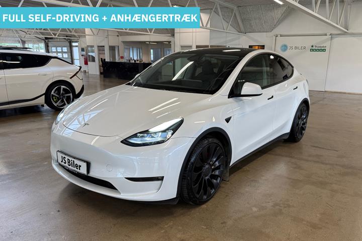 Hvid Tesla Model Y fra 2024 set udefra