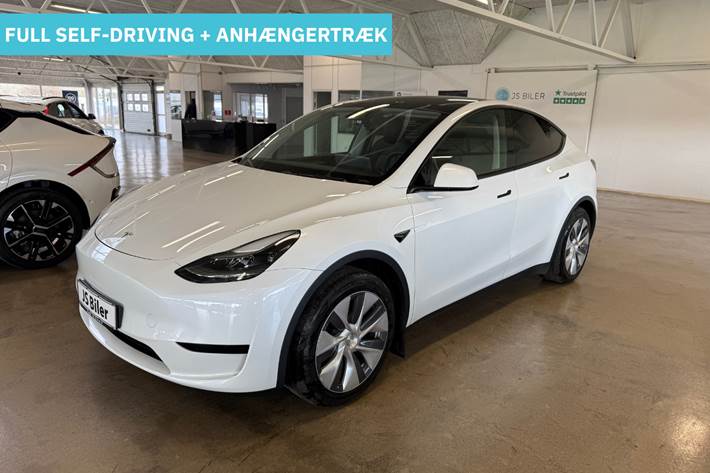 Hvid Tesla Model Y fra 2024 set udefra