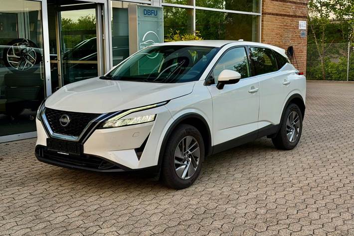 Hvid Nissan Qashqai fra 2023