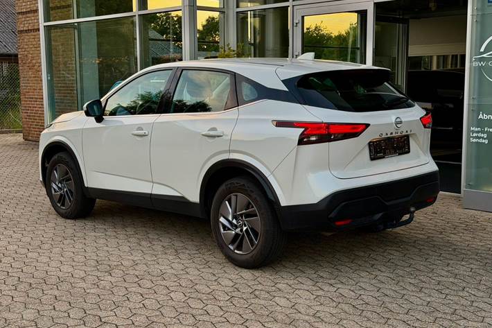 Hvid Nissan Qashqai fra 2023