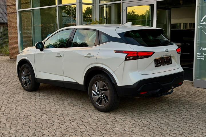Hvid Nissan Qashqai fra 2023