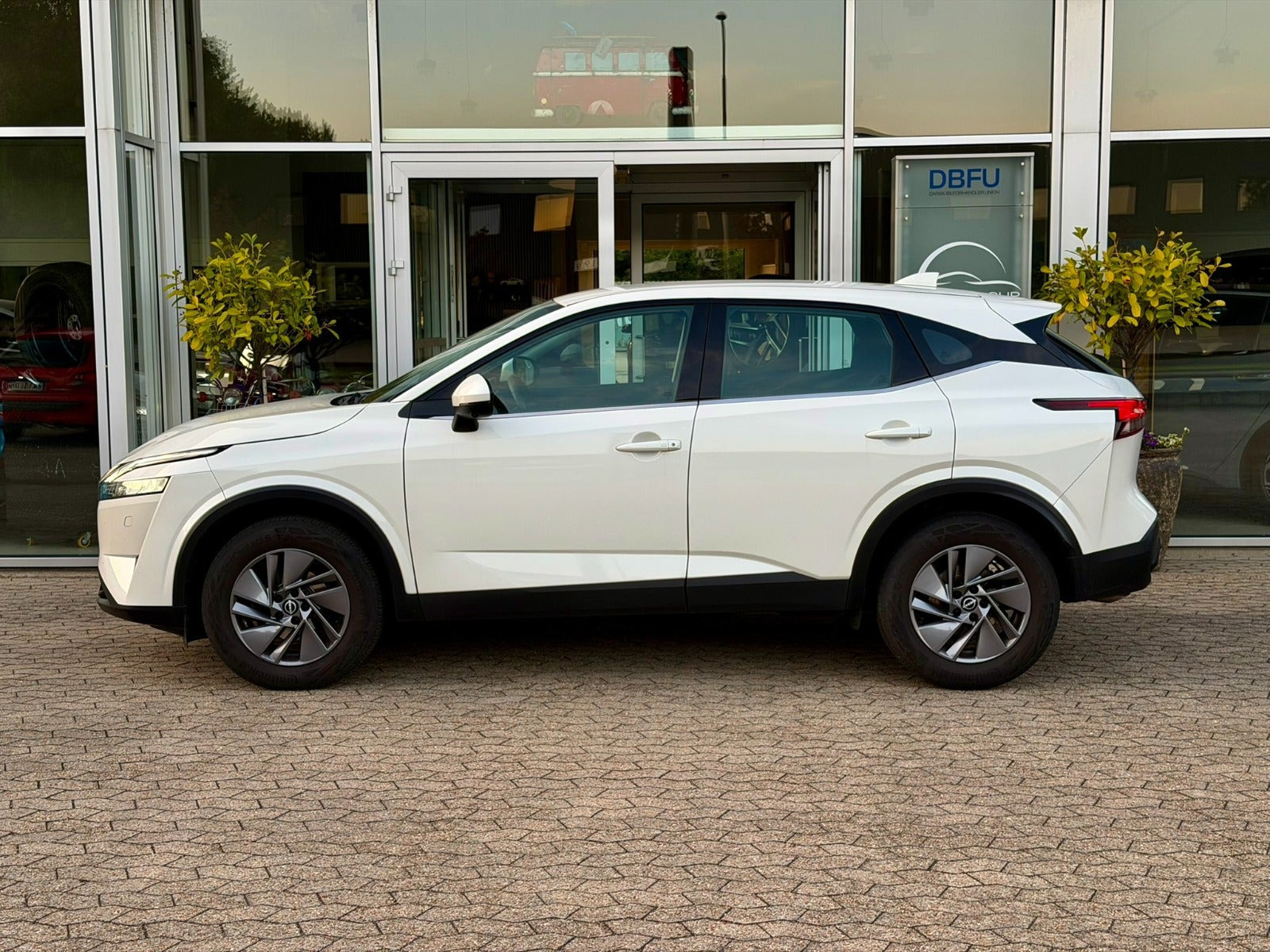 Hvid Nissan Qashqai fra 2023