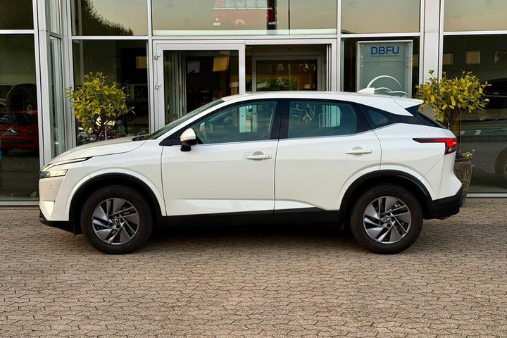 Hvid Nissan Qashqai fra 2023