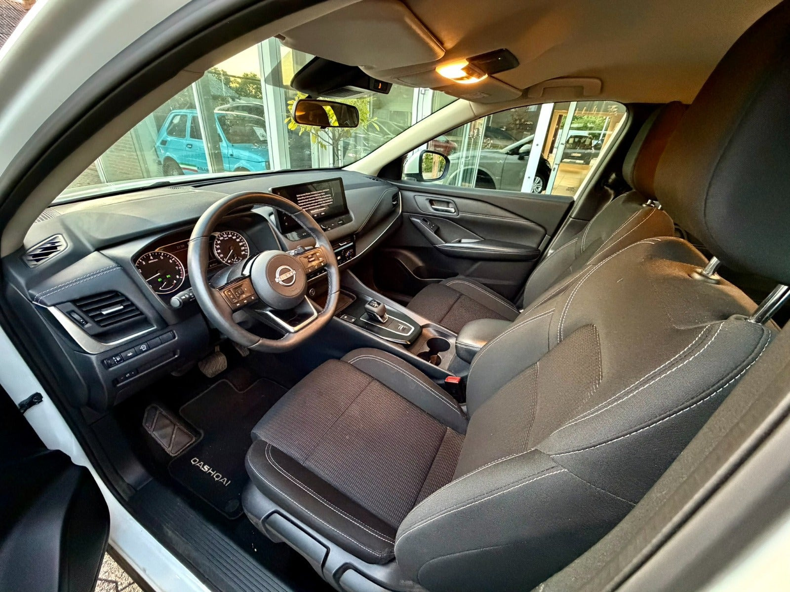 Hvid Nissan Qashqai fra 2023