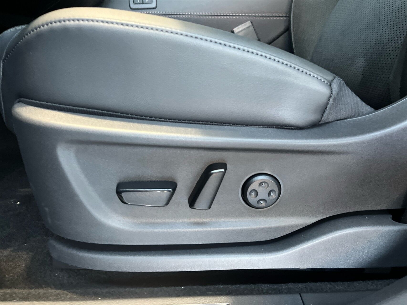 Sort Nissan Ariya fra 2026