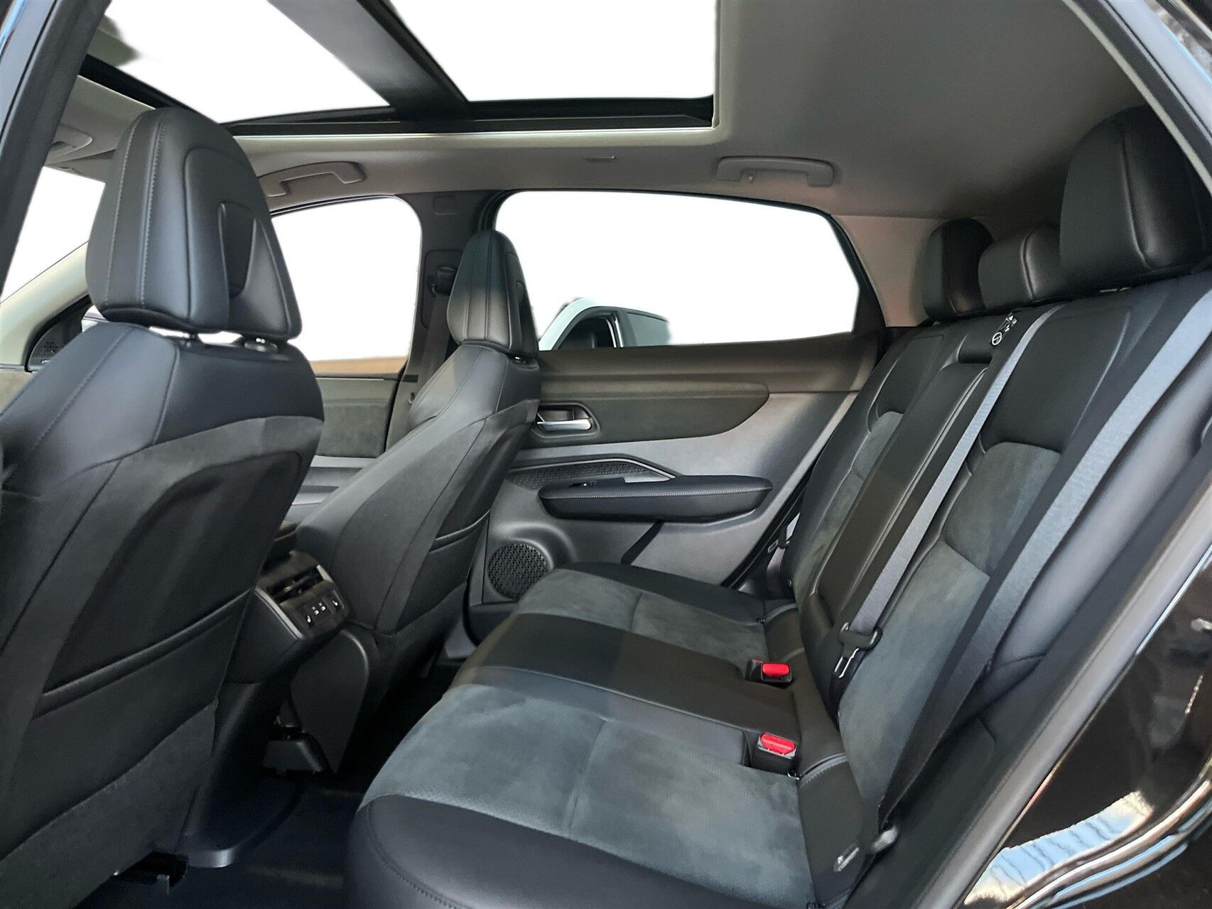 Sort Nissan Ariya fra 2026