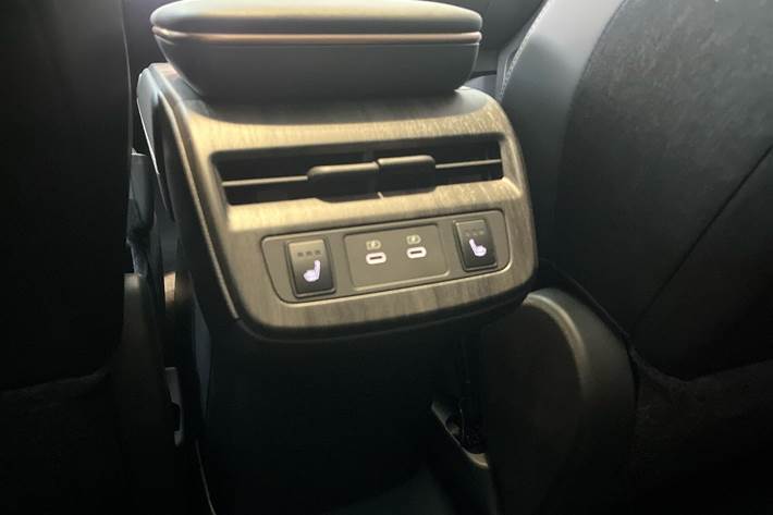 Sort Nissan Ariya fra 2026