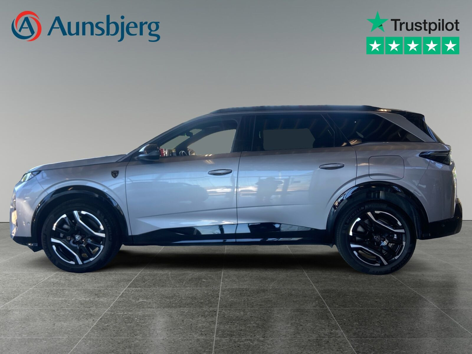 Grå Peugeot e-5008 fra 2026