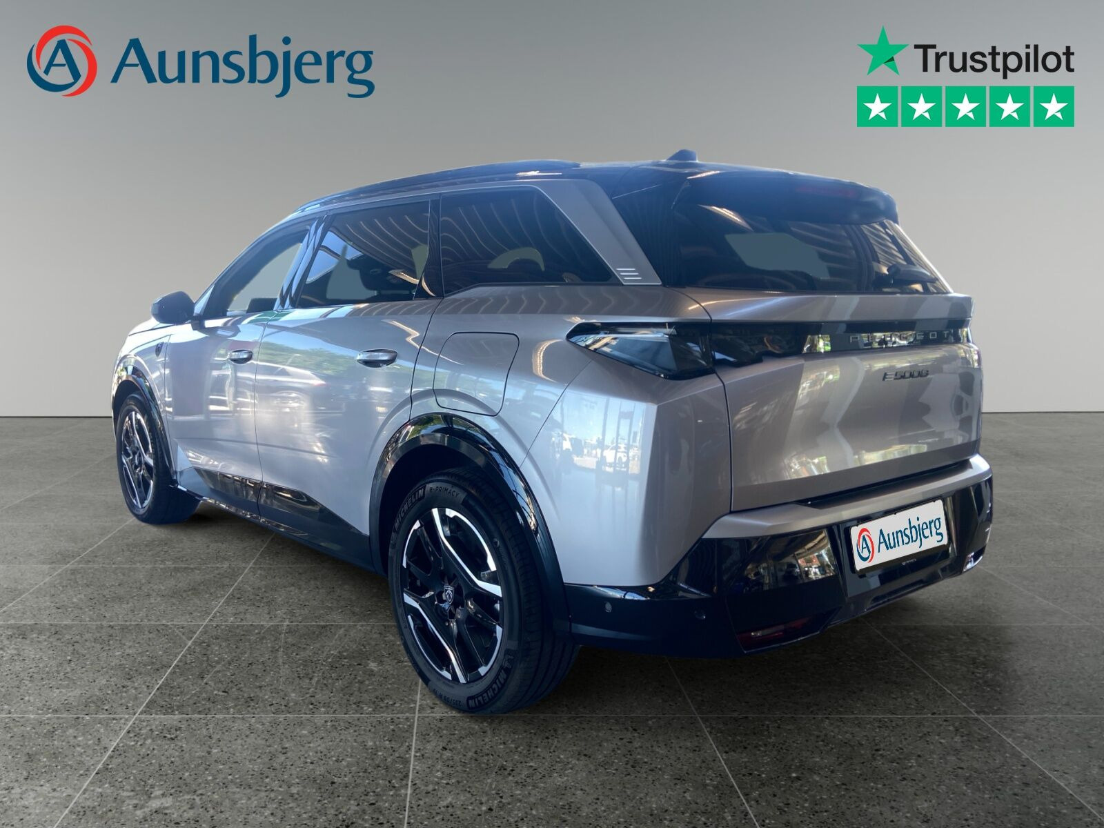 Grå Peugeot e-5008 fra 2026