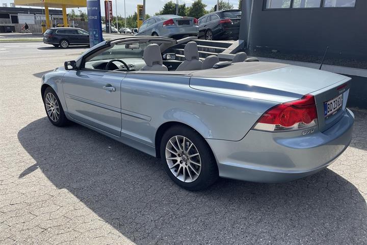 Blå Volvo C70 fra 2006