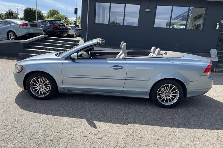 Blå Volvo C70 fra 2006