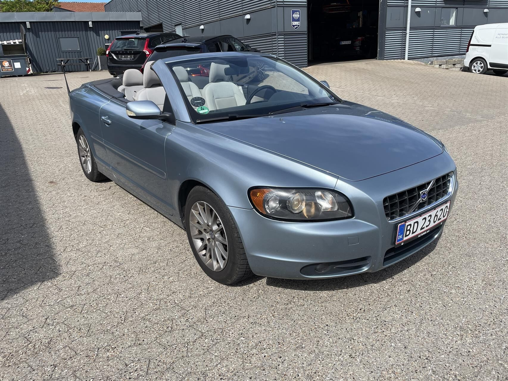 Blå Volvo C70 fra 2006